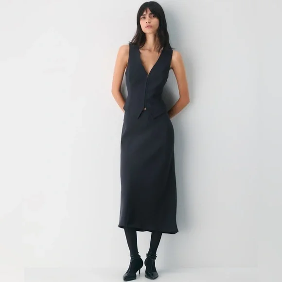 Aritzia Black Midi Skirt - Picture 1 of 10